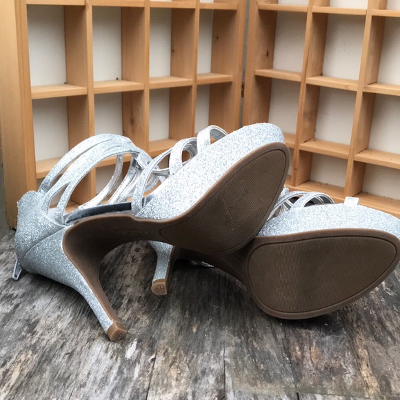 Kenneth Cole Silver sparkly heels Size 7.5 - Picture 6 of 10